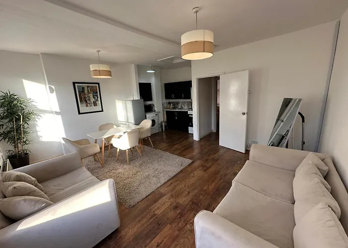 One Bed Victorian Flat,10 Min Walk To Paddington, Sleeps 4, Pet-Friendly